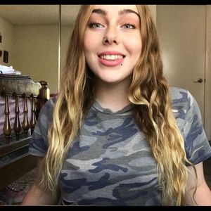 Meet your Posher, Kayla